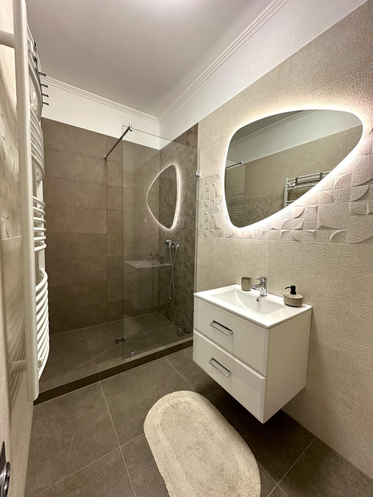 Berzsenyi Apartmanhaz คาโปชวาร์ ภายนอก รูปภาพ